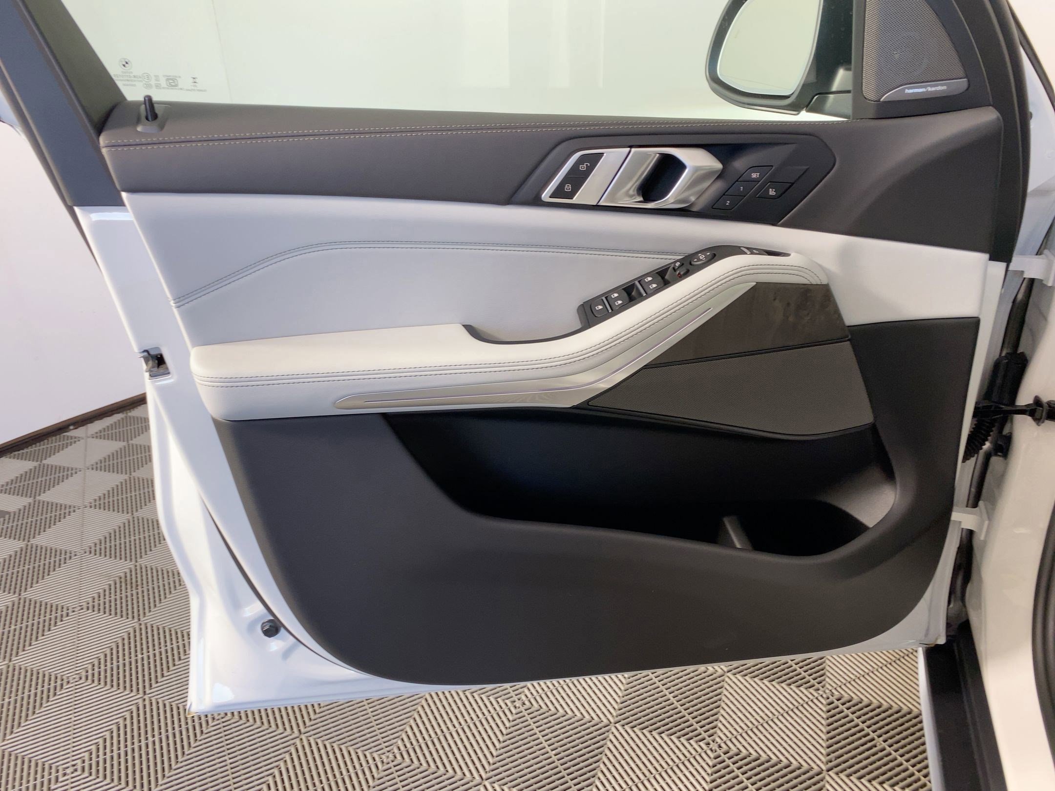 Used 2026 BMW X5 sDrive40i w/ Climate Comfort Package image 10