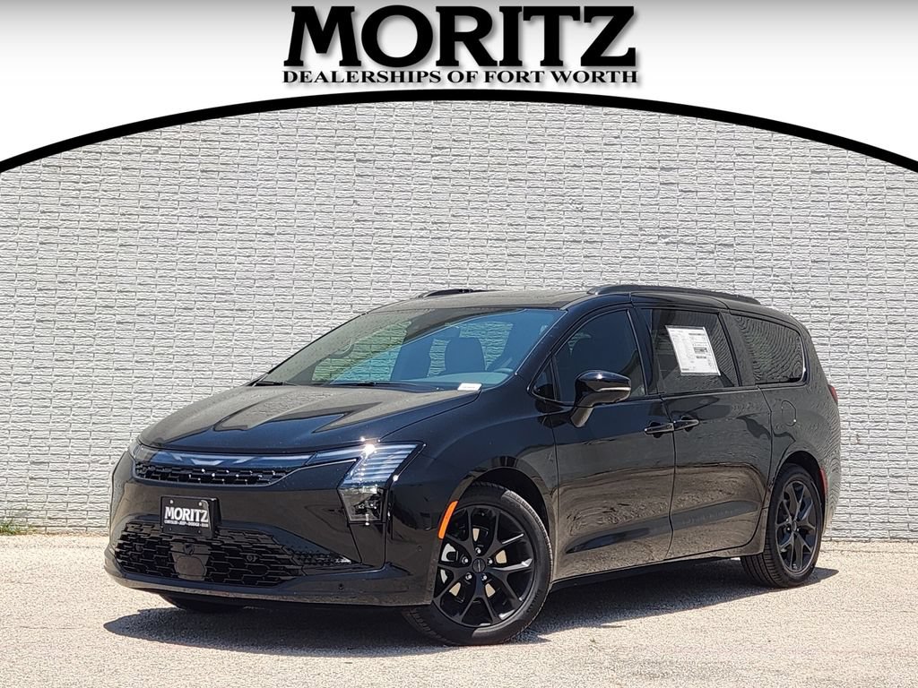 New 2027 Chrysler Pacifica Limited w/ Family Tech Group
