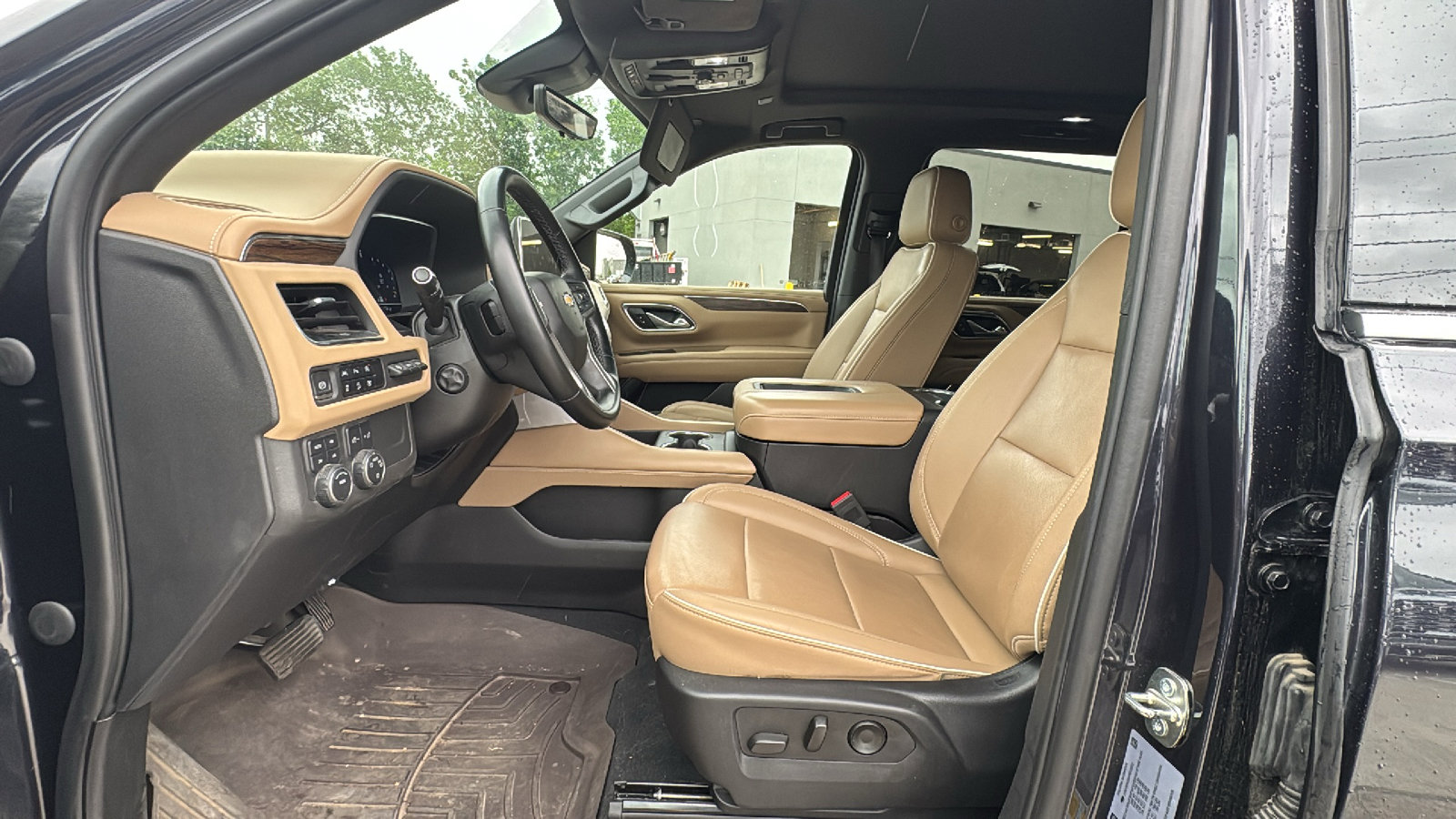 Used 2023 Chevrolet Suburban Premier w/ Premium Package 2 AWD/4WD image 9
