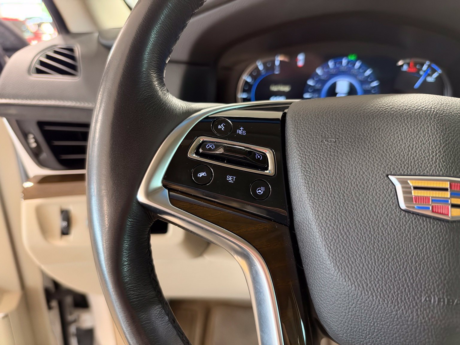 Used 2019 Cadillac Escalade 2WD image 16