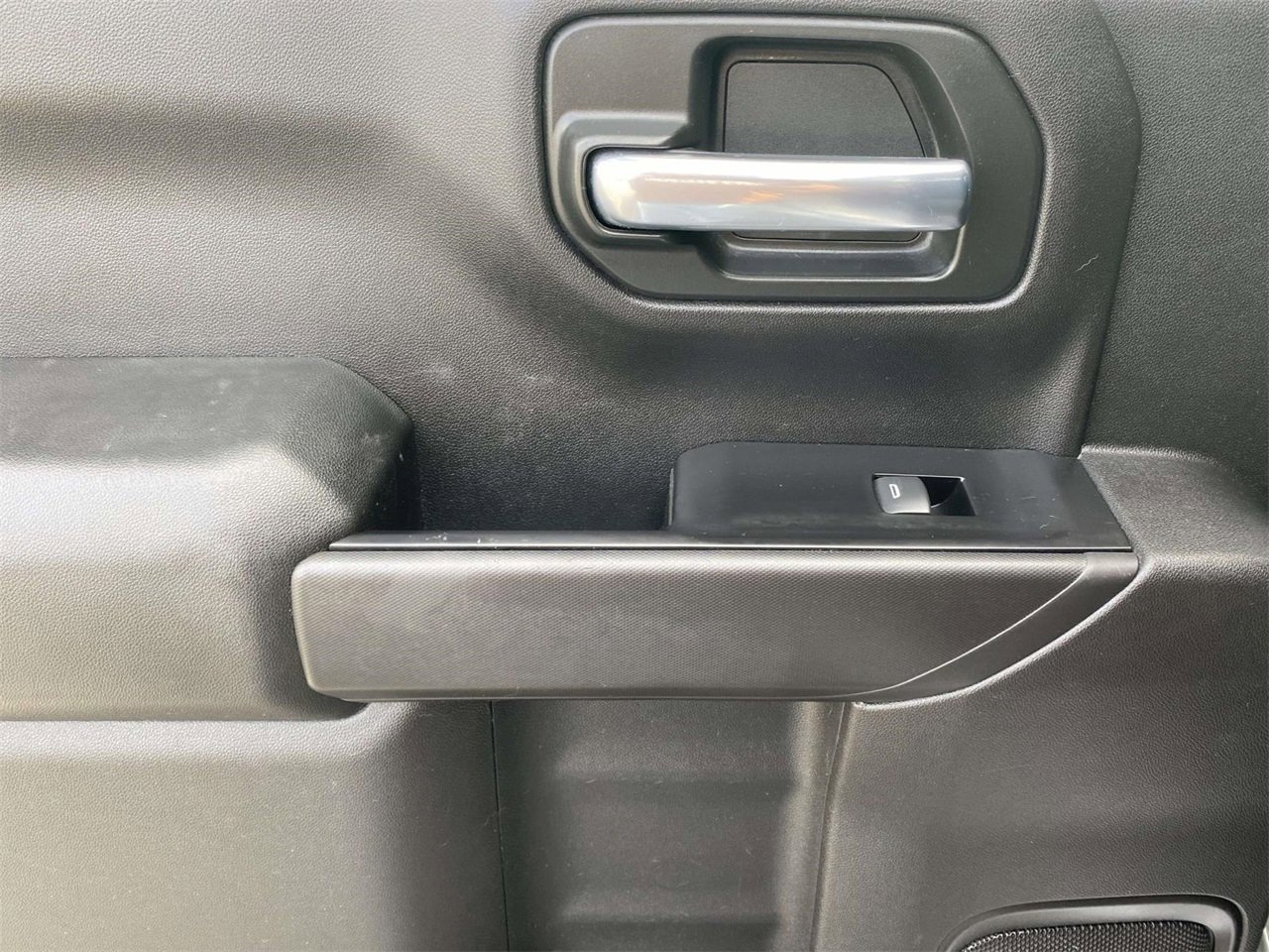 Used 2020 Chevrolet Silverado 1500 Custom w/ Custom Value Package image 13