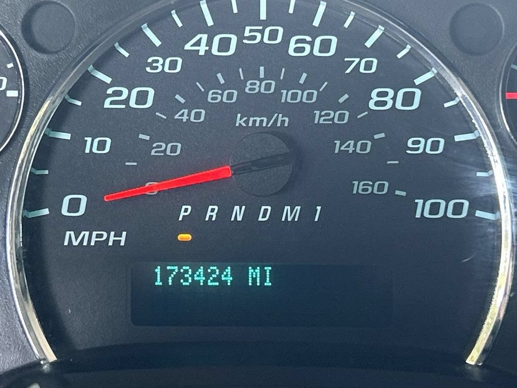 Used 2018 Chevrolet Express 2500 w/ Driver Convenience Package RWD image 15
