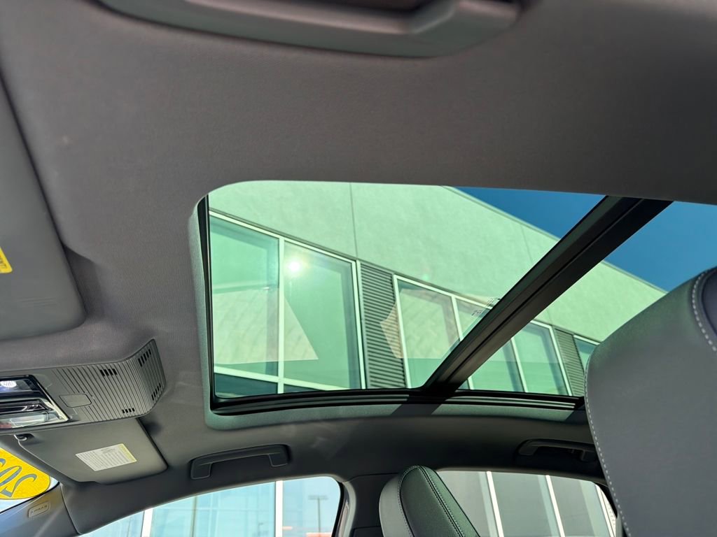 Used 2024 Audi Q4 e-tron Prestige image 22