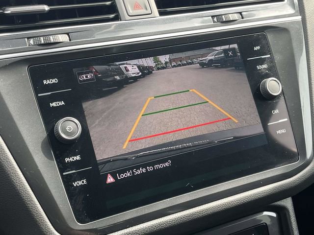 Used 2023 Volkswagen Tiguan SE w/ Panoramic Sunroof Package FWD image 31