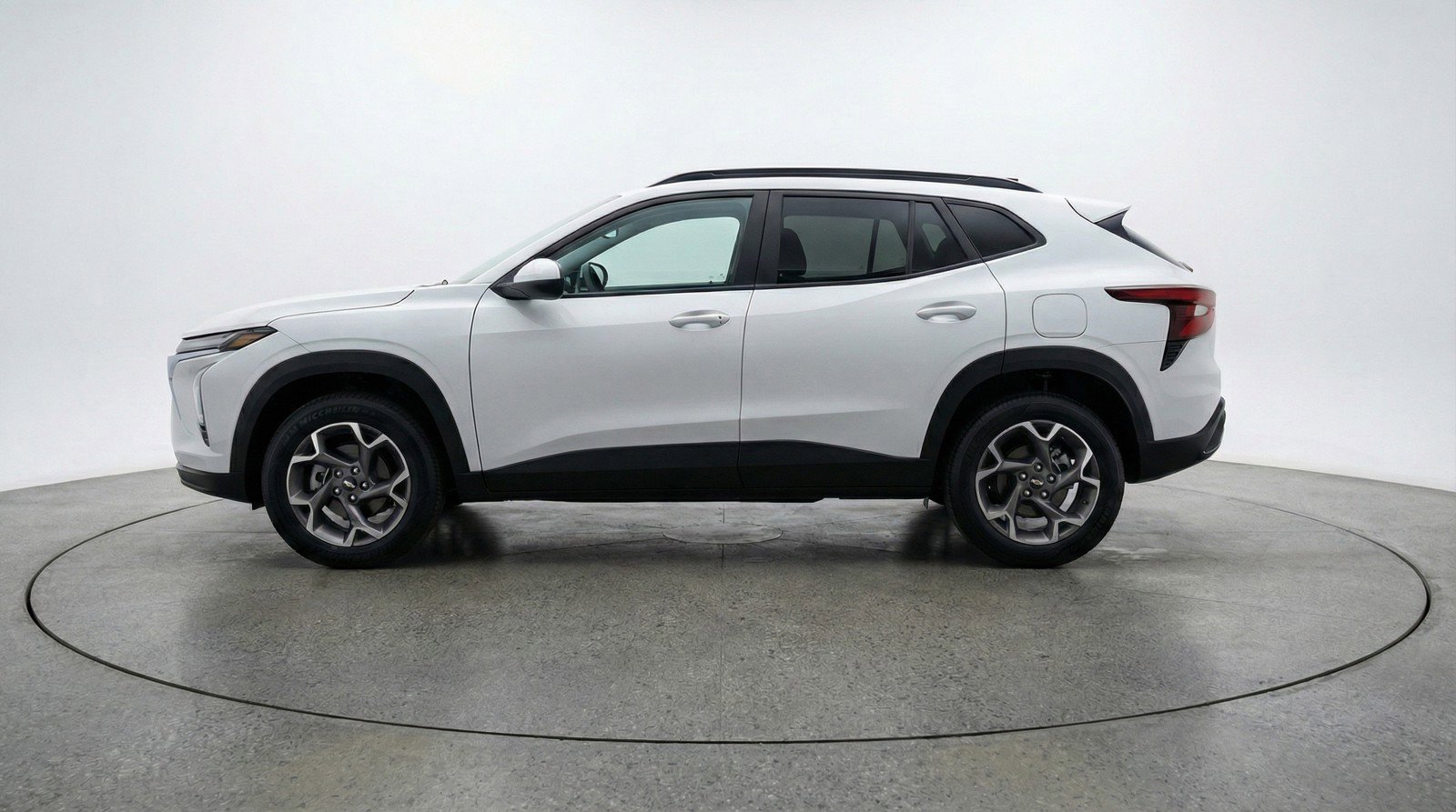 Used 2025 Chevrolet Trax LT FWD image 5