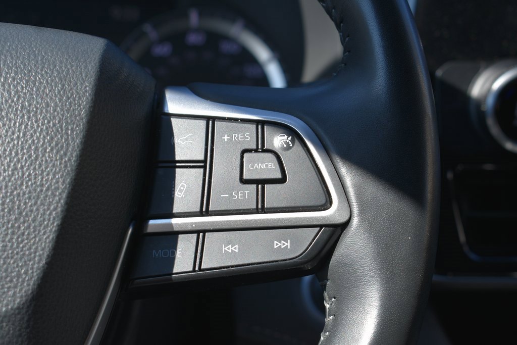 Used 2024 Toyota Highlander LE image 16