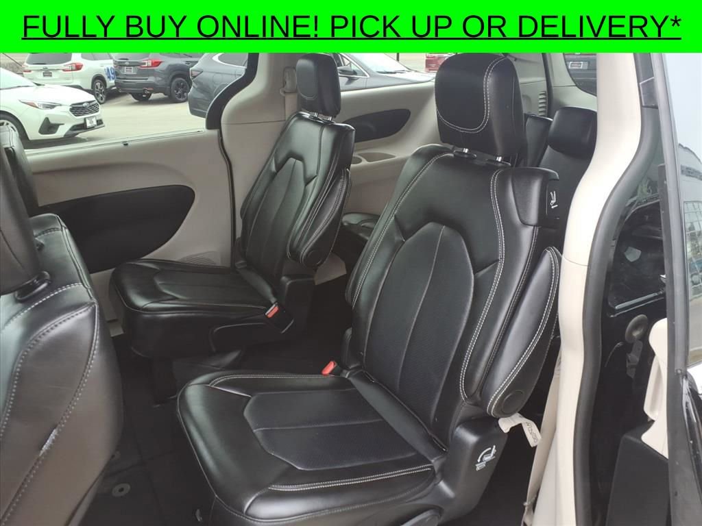 Used 2024 Chrysler Pacifica Touring-L image 27