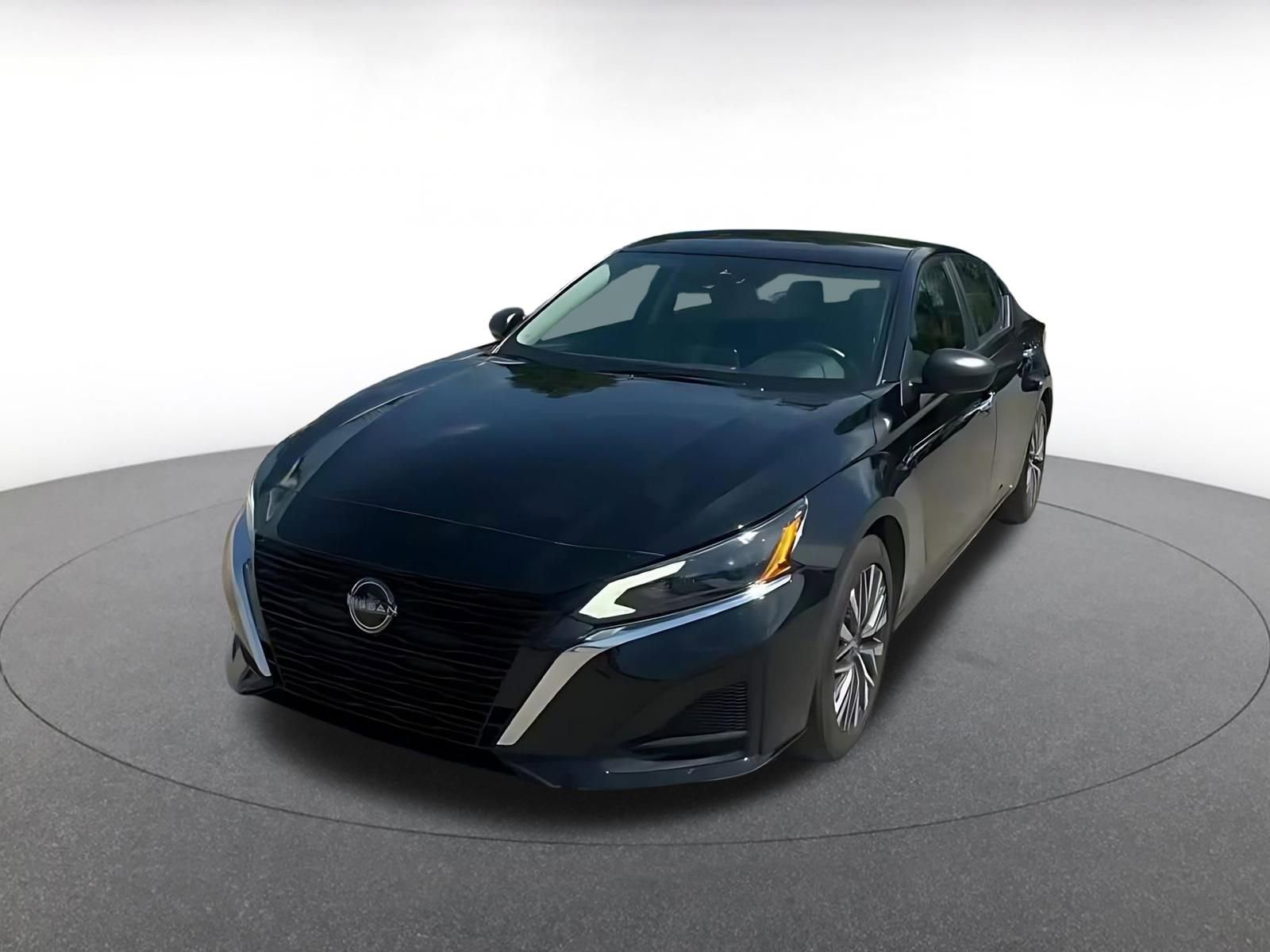 Used 2025 Nissan Altima 2.5 SV FWD image 7