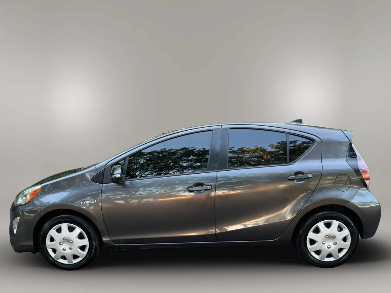 Used 2016 Toyota Prius C One FWD image 4