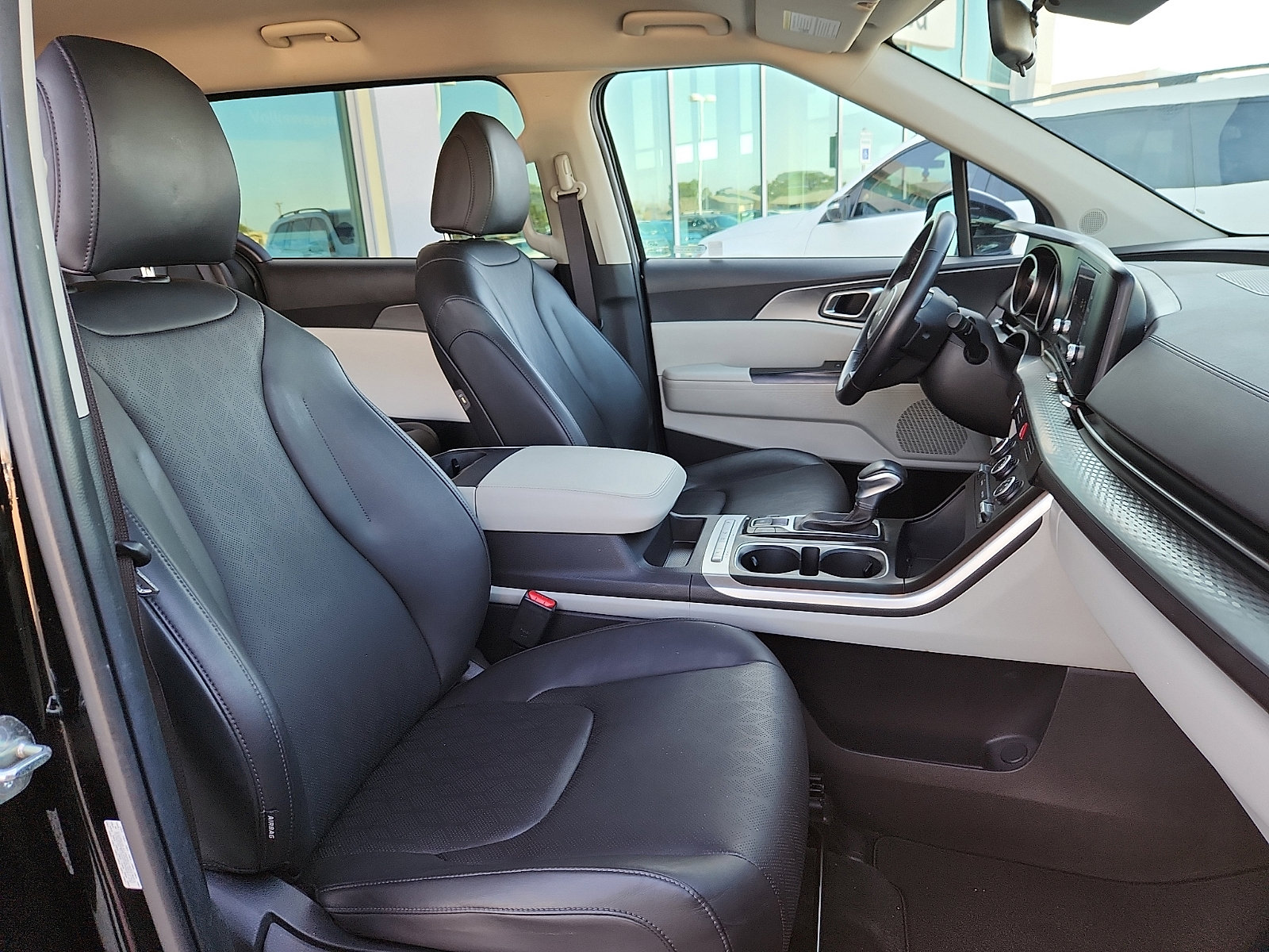 Used 2024 Kia Carnival LX image 16