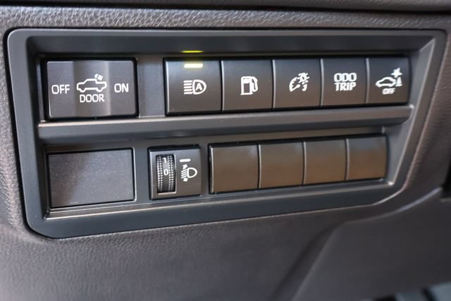 Used 2025 Toyota Tundra Limited AWD/4WD image 20