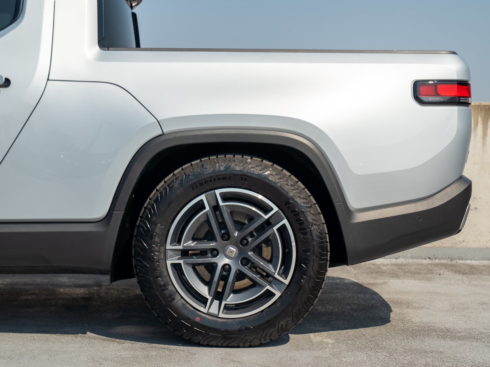 Used 2025 Rivian R1T Adventure AWD/4WD image 14