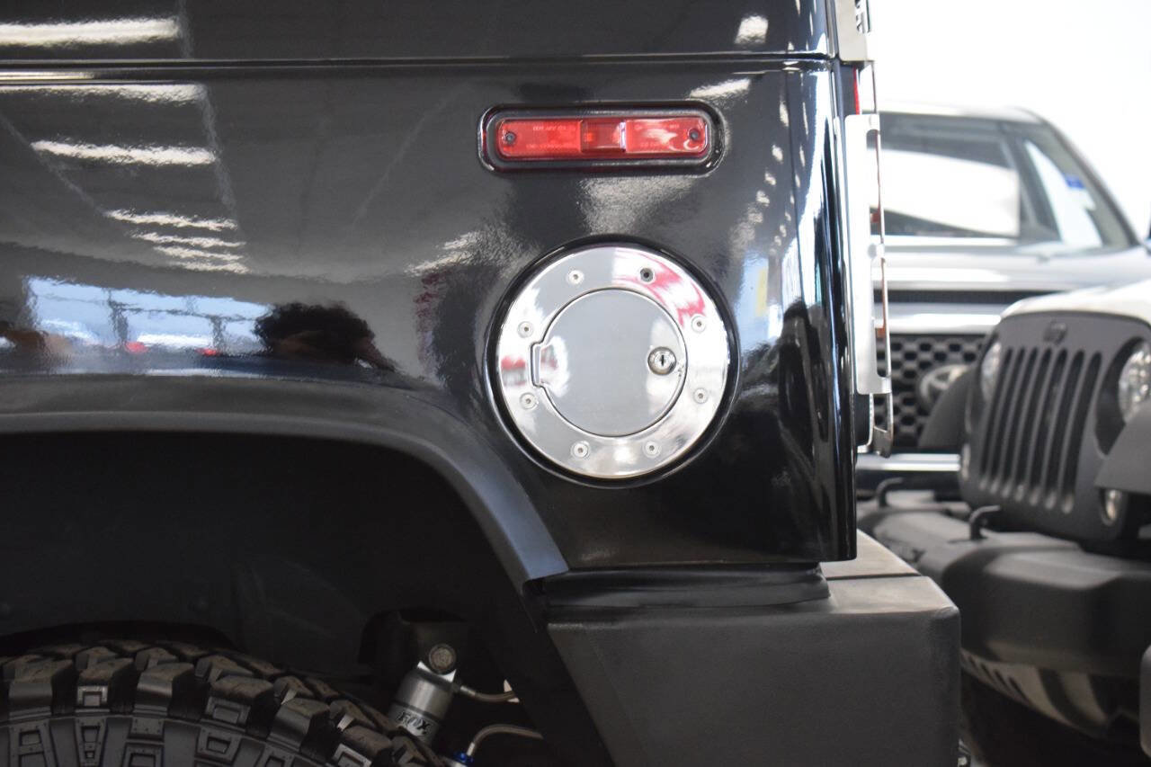 Used 2003 HUMMER H2 w/ Preferred Equipment Group image 21