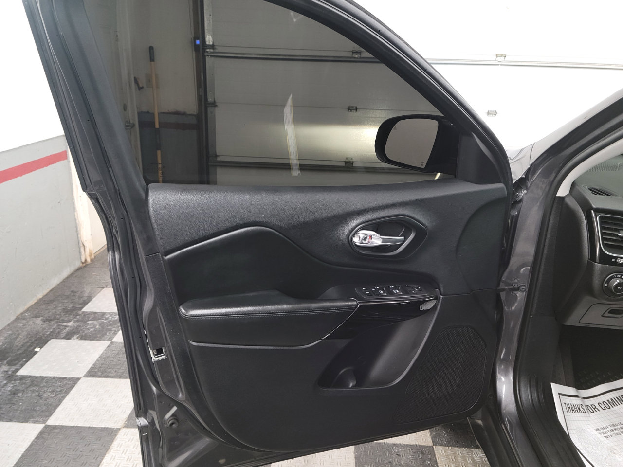 Used 2019 Jeep Cherokee Latitude Plus image 5