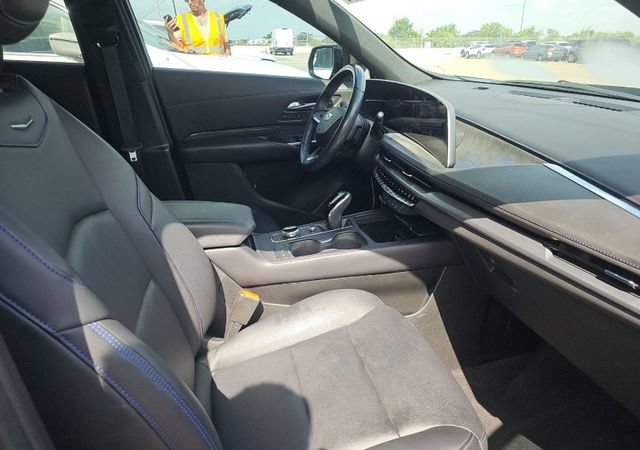 Used 2024 Cadillac XT4 Sport w/ Active Safety Package FWD image 6