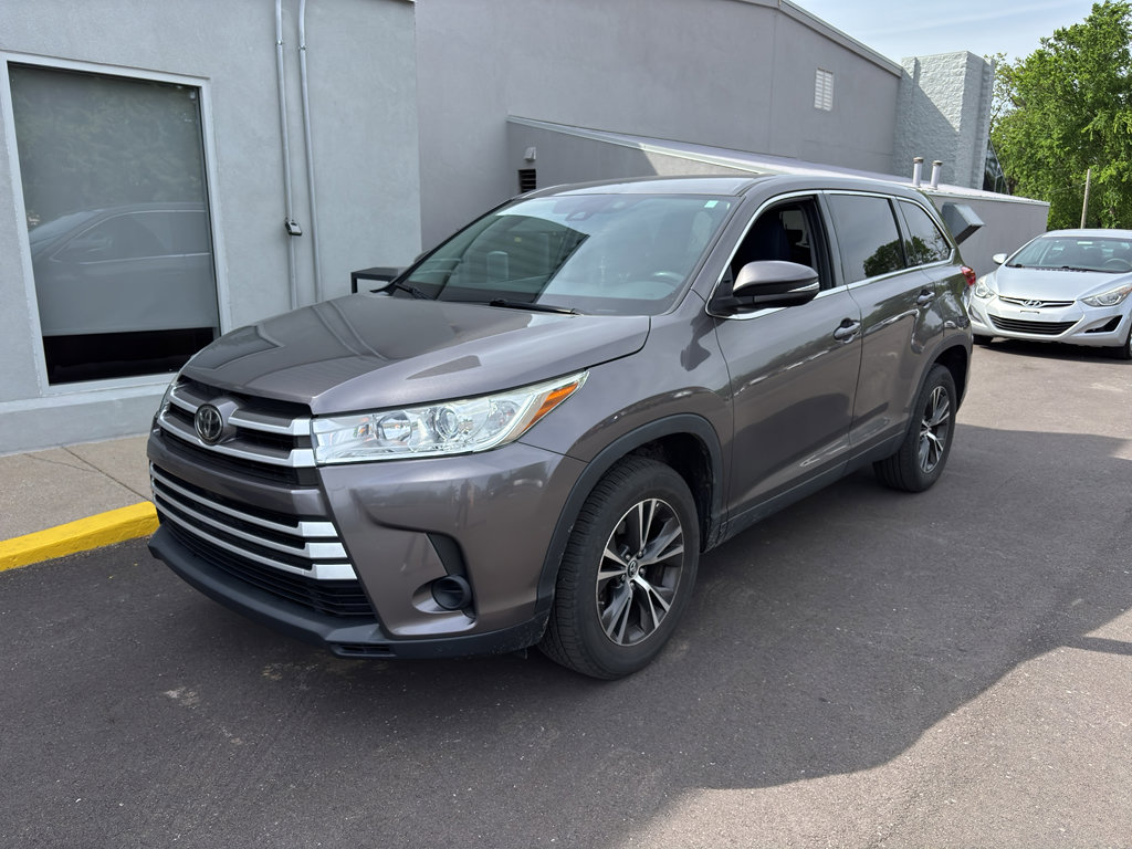 Certified 2019 Toyota Highlander LE FWD image 2