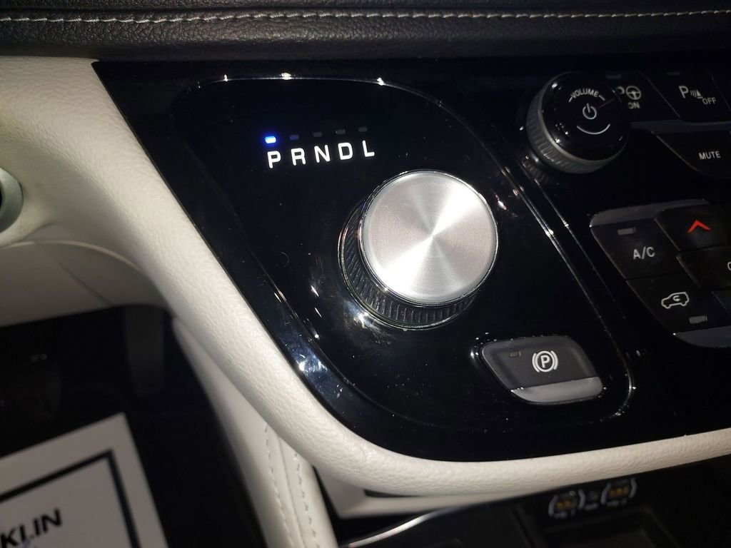 Used 2022 Chrysler Pacifica Limited image 26