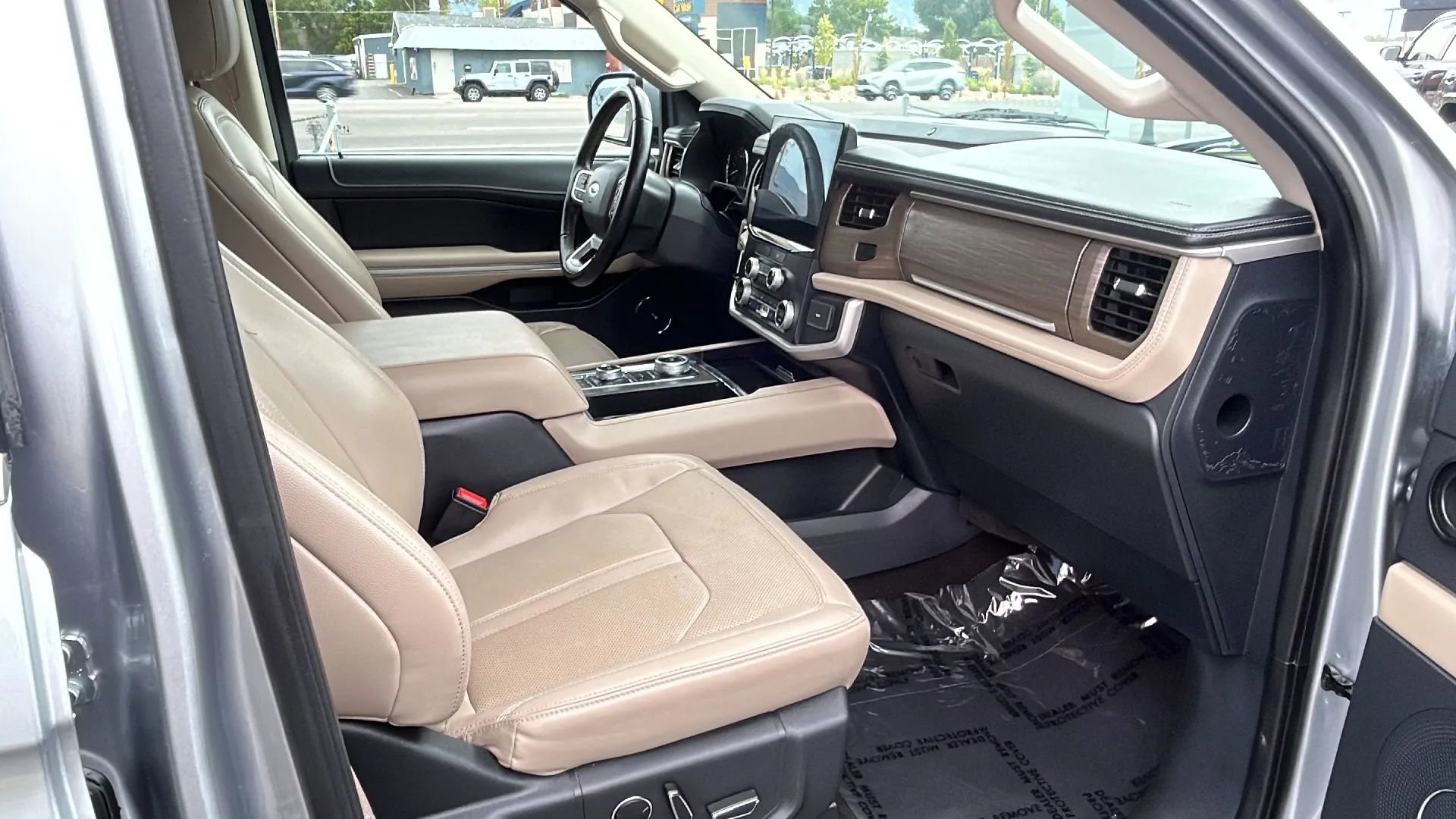 Used 2023 Ford Expedition Limited image 21