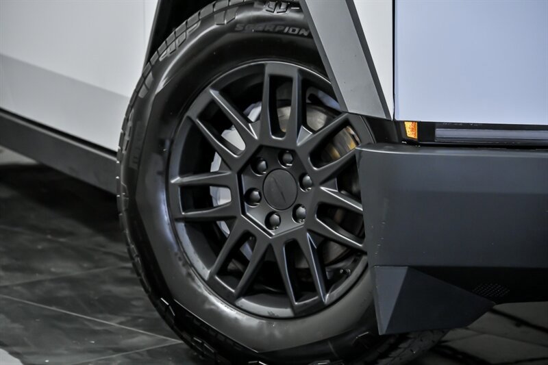 Used 2025 Tesla Cybertruck AWD Crew Cab image 3