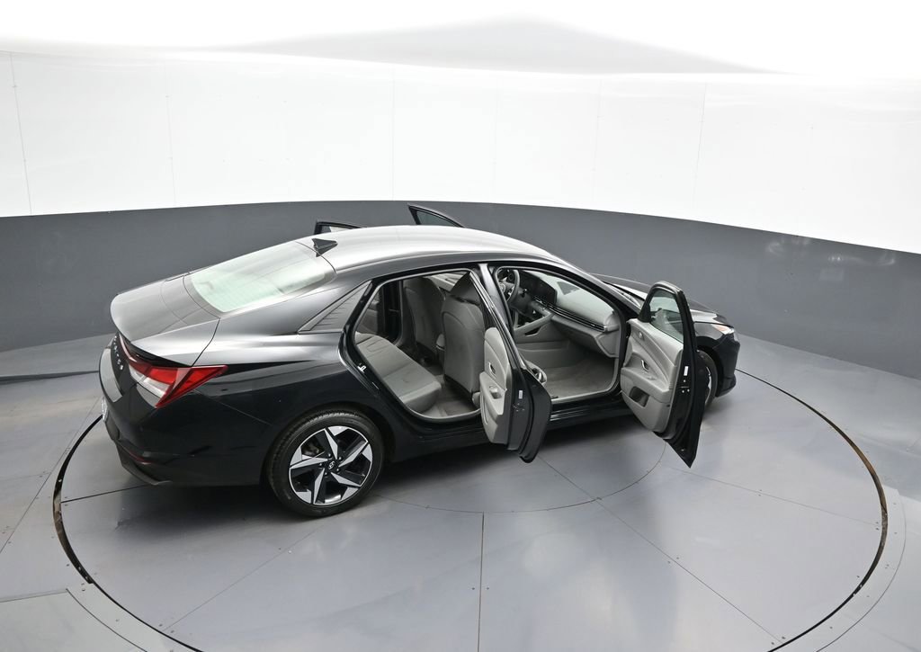 Used 2023 Hyundai Elantra SEL w/ Convenience Package FWD image 44
