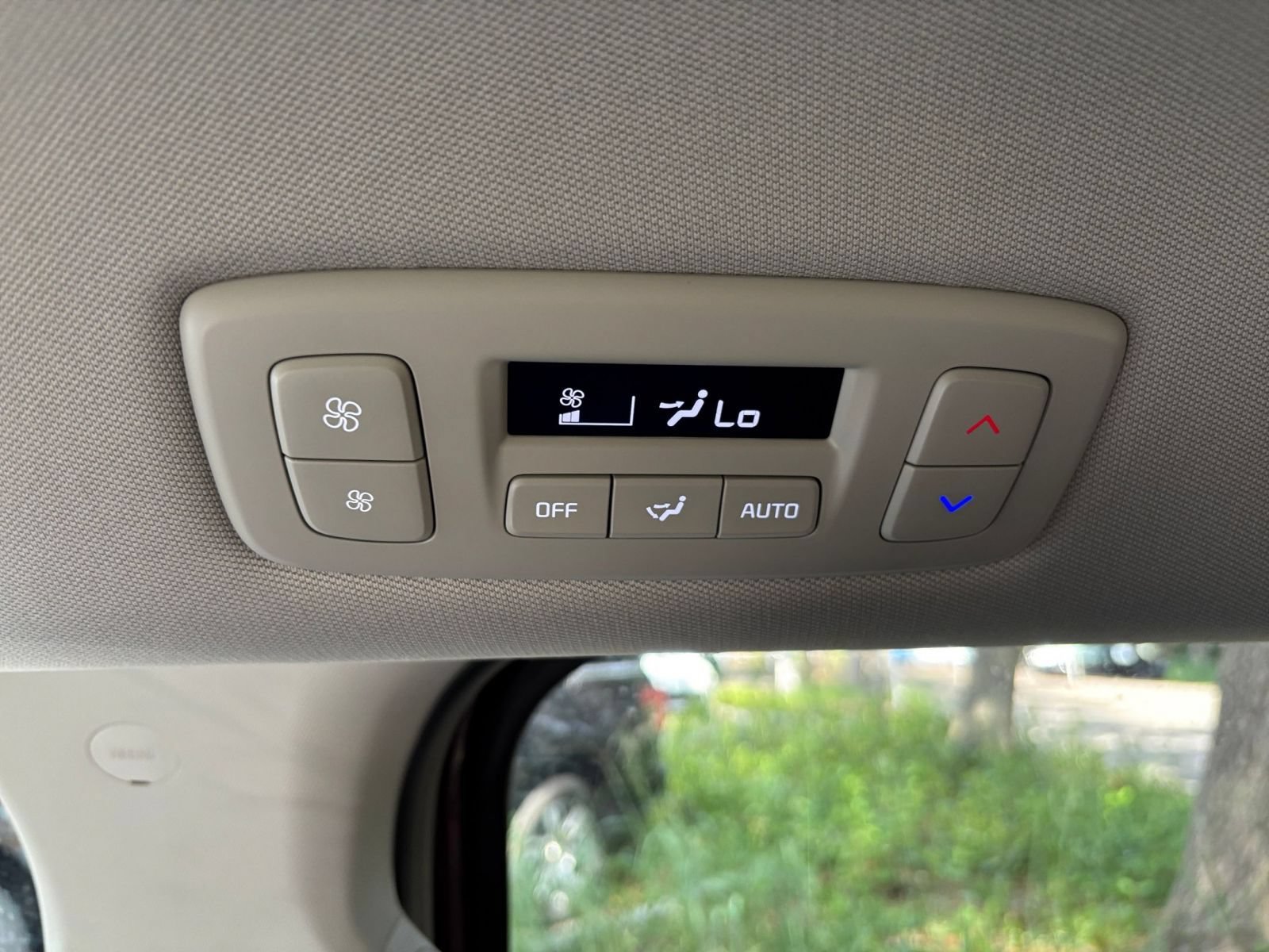 Used 2026 Kia Carnival FWD image 25