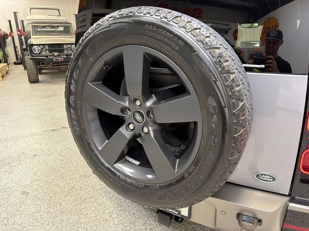 Used 2022 Land Rover Defender 110 X-Dynamic SE AWD/4WD image 53