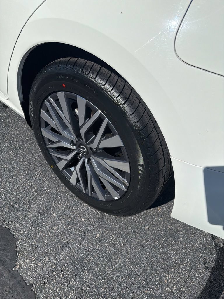 Used 2025 Nissan Altima 2.5 SV FWD image 8