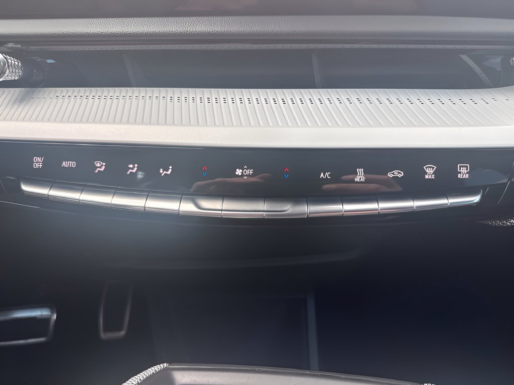Used 2025 Cadillac Optiq Luxury 2 w/ LPO, Floor Liner Package AWD/4WD image 30