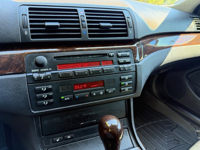 Used 2003 BMW 325i Wagon image 18