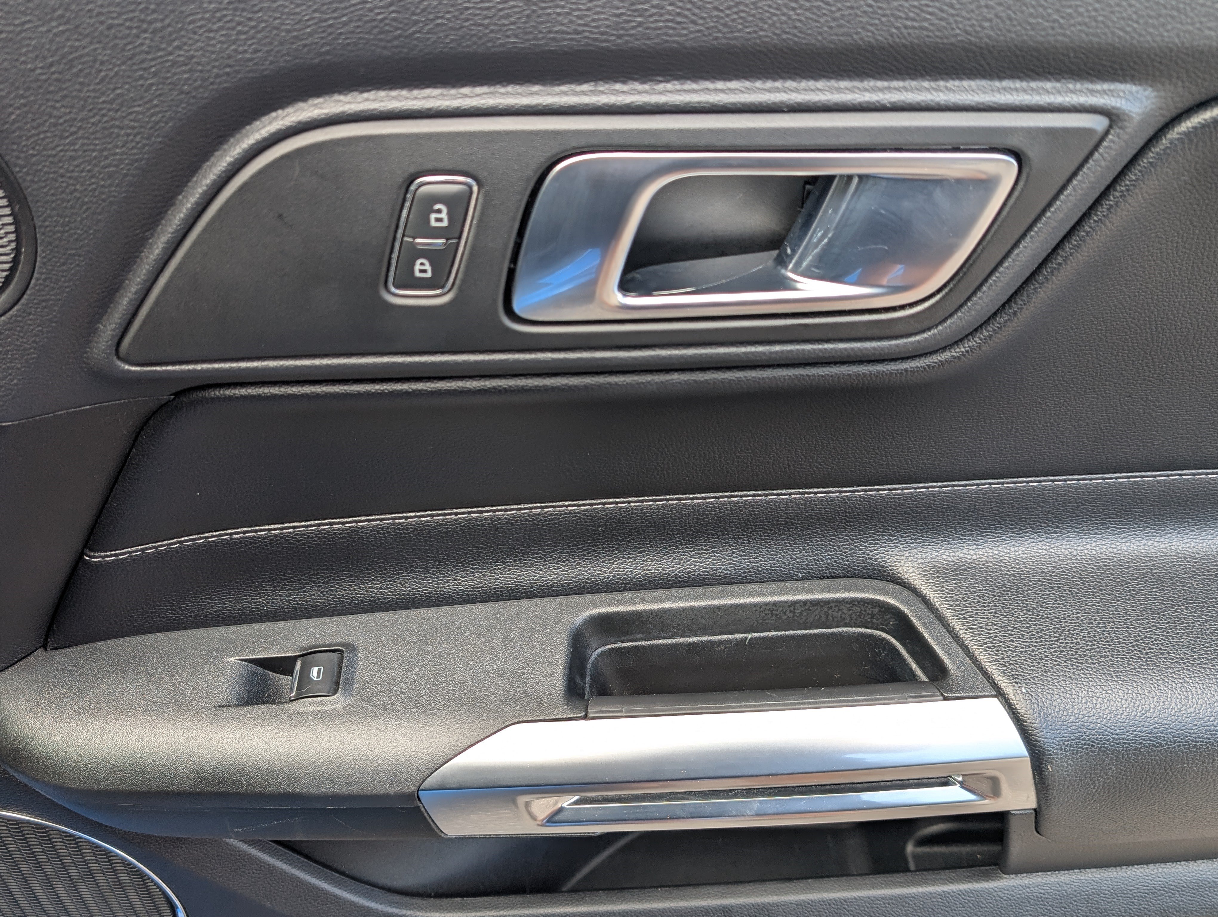 Used 2022 Ford Mustang Premium w/ Black Accent Package RWD image 19