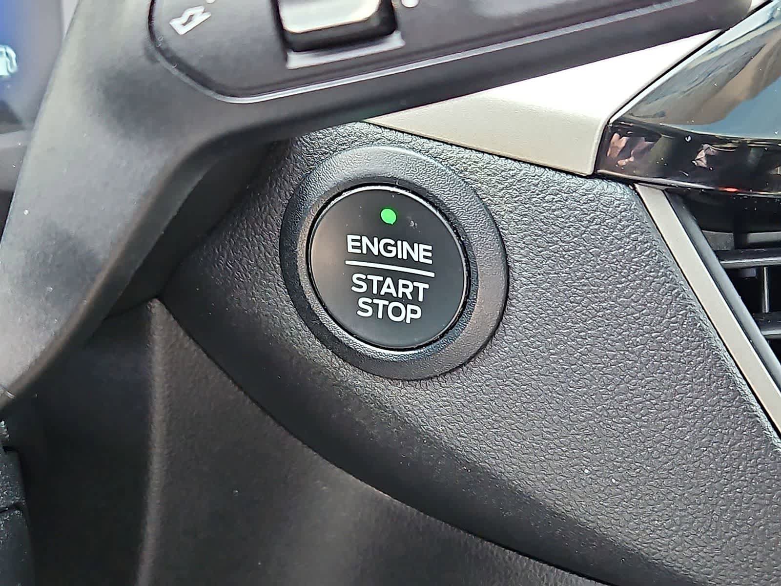 Used 2022 Ford Escape SEL w/ Technology Package FWD image 23