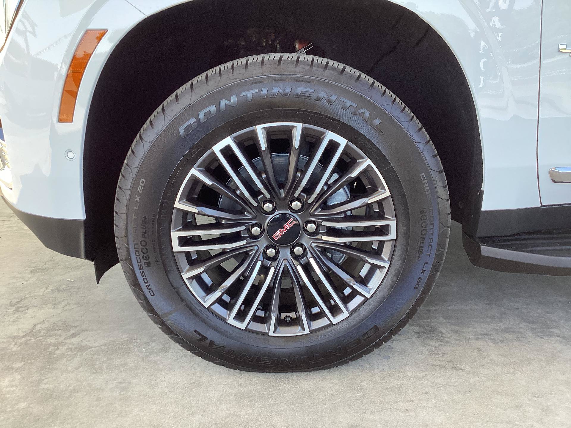 New 2026 GMC Yukon Elevation AWD/4WD image 19