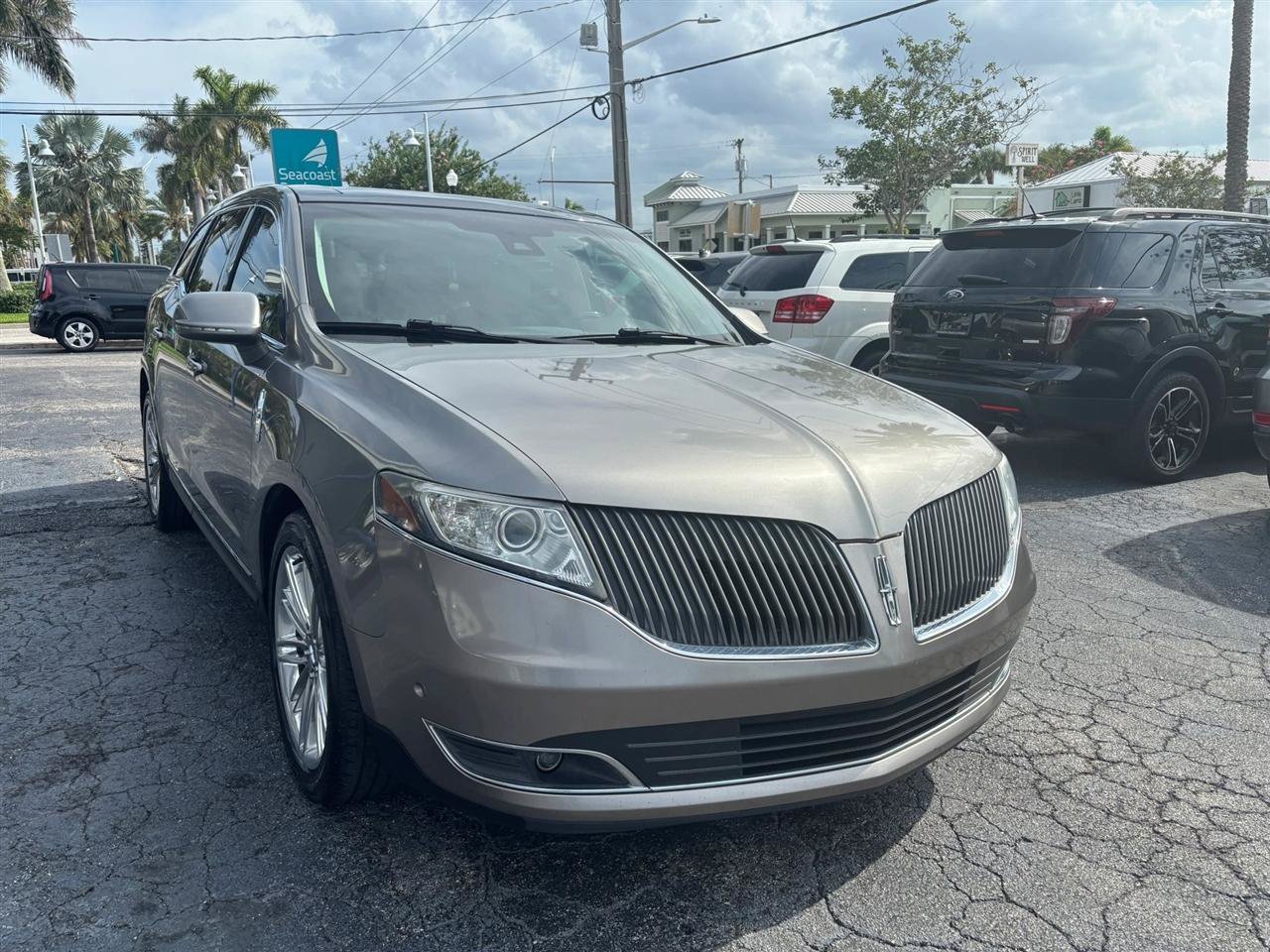 Used 2015 Lincoln MKT AWD w/ Equipment Group 201A image 8