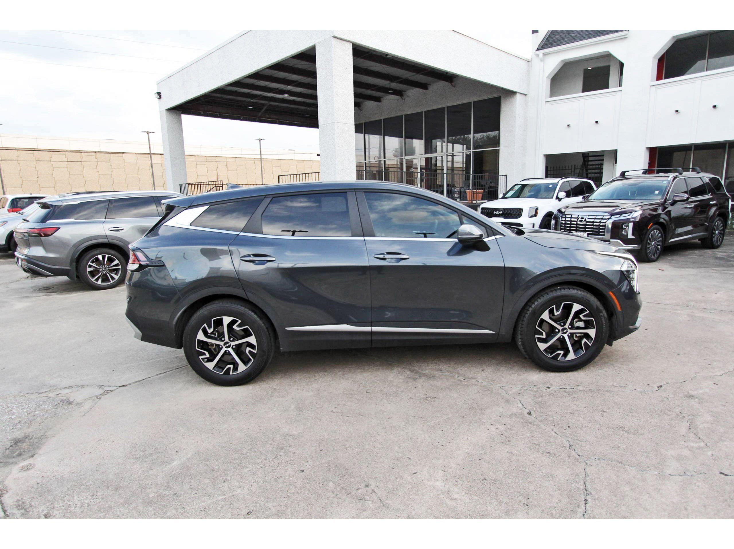 Certified 2024 Kia Sportage EX FWD image 8