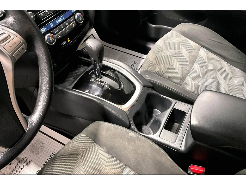 Used 2016 Nissan Rogue SV image 18