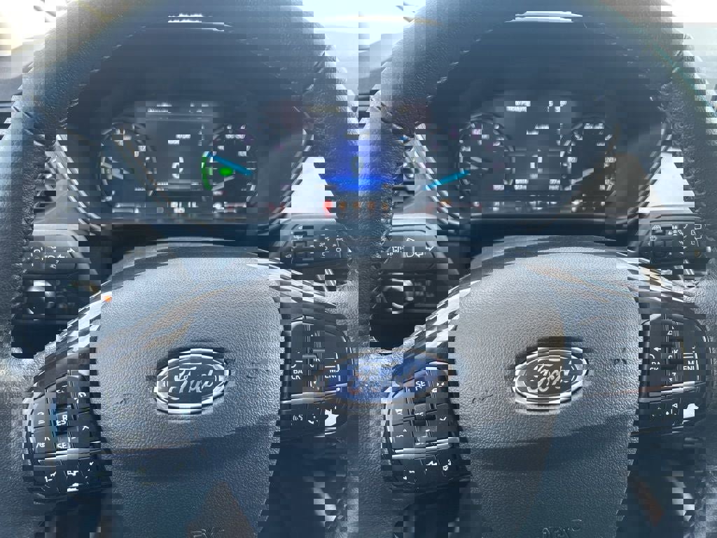 Used 2021 Ford Escape SE w/ SE Sport Appearance Package image 14