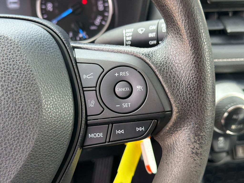 Used 2022 Toyota RAV4 LE AWD/4WD image 28