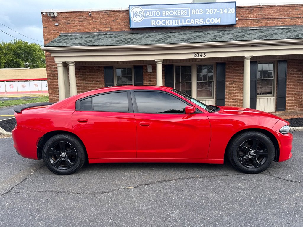 Used 2019 Dodge Charger SXT image 4