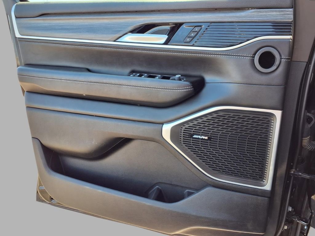 Used 2024 Jeep Wagoneer Series II w/ Flexible Seating Group image 19