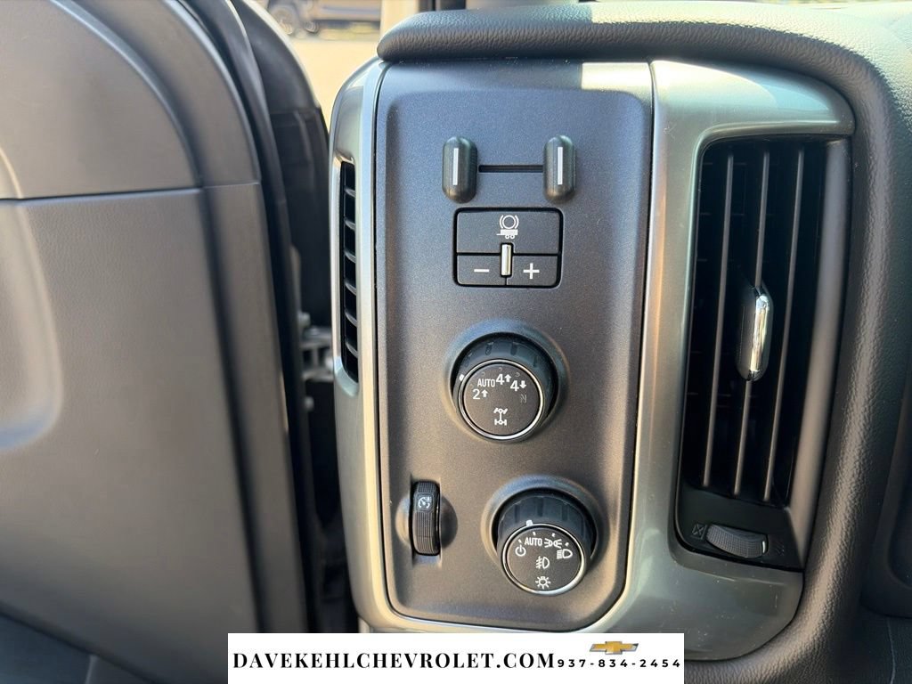 Used 2018 Chevrolet Silverado 1500 LT w/ All Star Edition AWD/4WD image 11