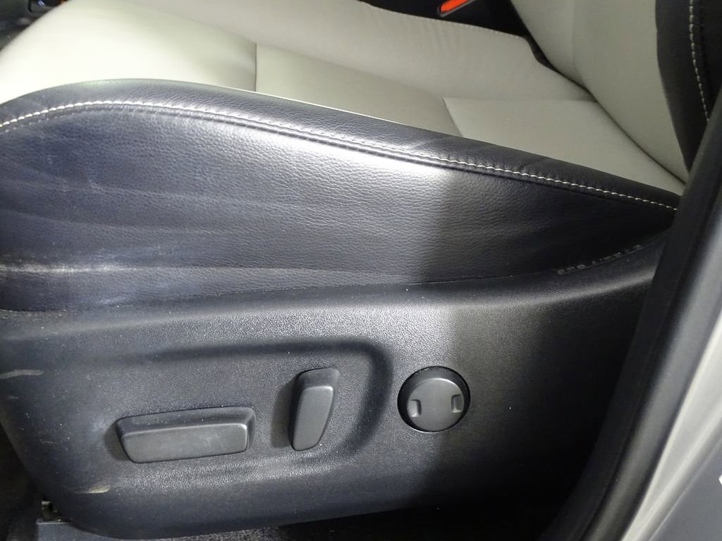 Used 2018 Toyota RAV4 Limited image 21