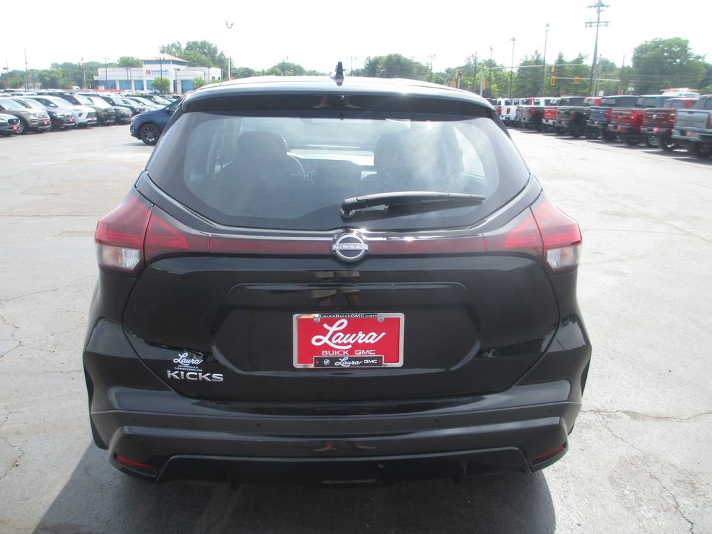 Used 2023 Nissan Kicks S FWD image 7