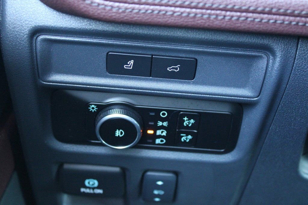 Used 2024 Ford Expedition Limited image 12