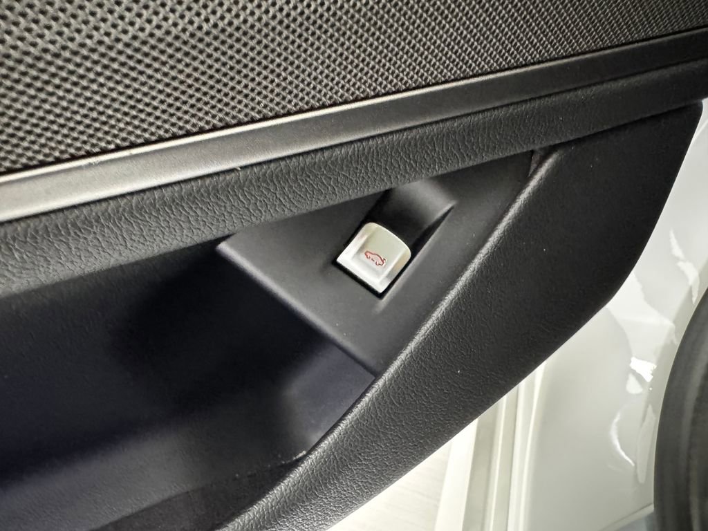 Used 2022 BMW 750i xDrive w/ Autobahn Package image 30