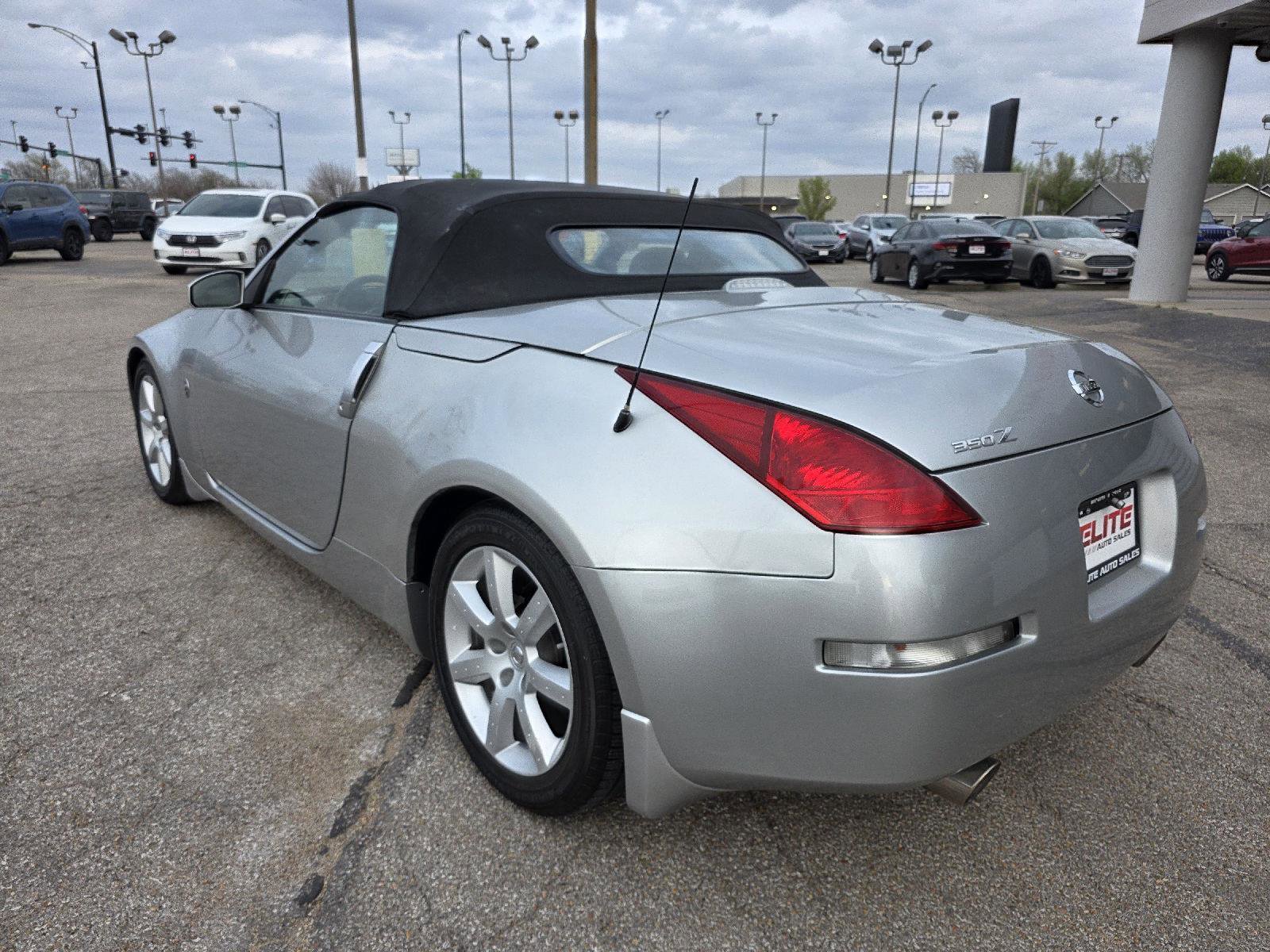 Used 2005 Nissan 350Z Touring RWD image 16