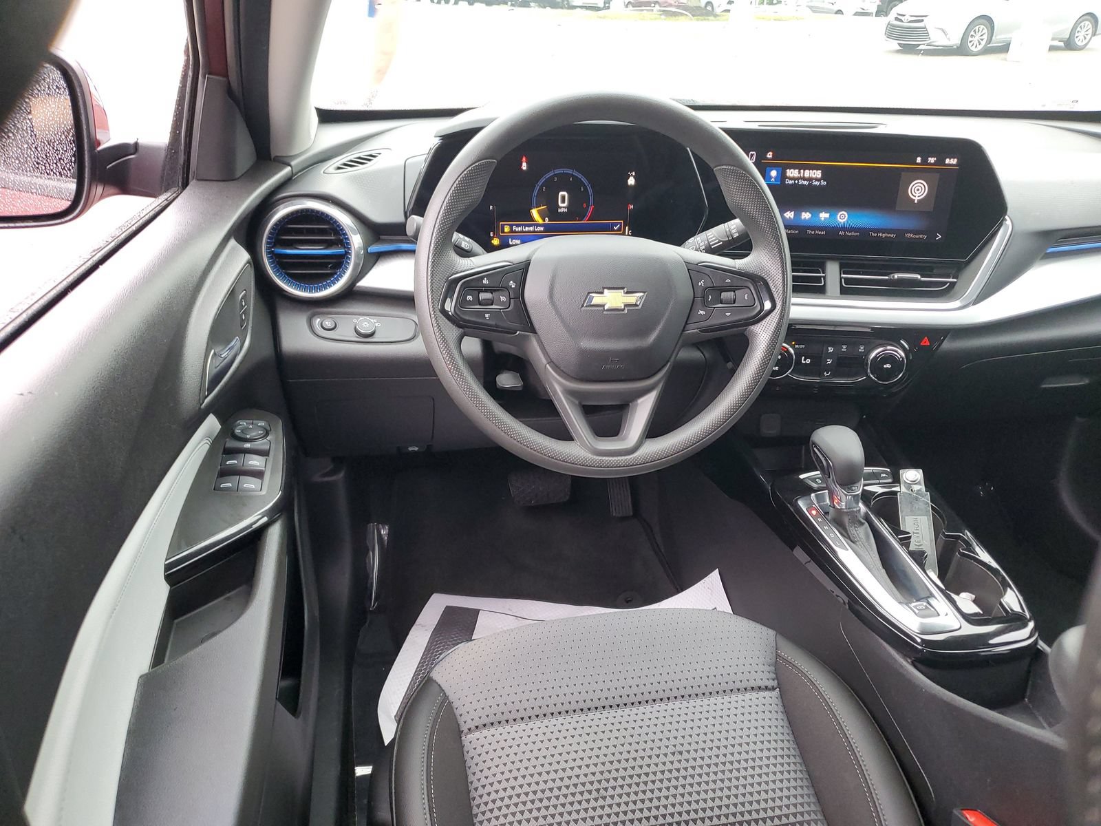 Used 2024 Chevrolet Trax LT FWD image 11