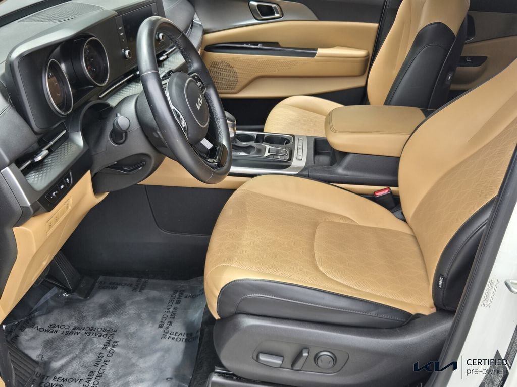 Used 2023 Kia Carnival LX FWD image 9