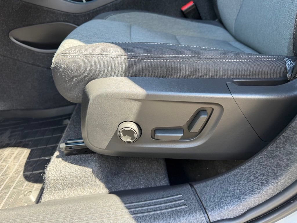 Used 2025 Volvo XC40 B5 Core AWD/4WD image 14