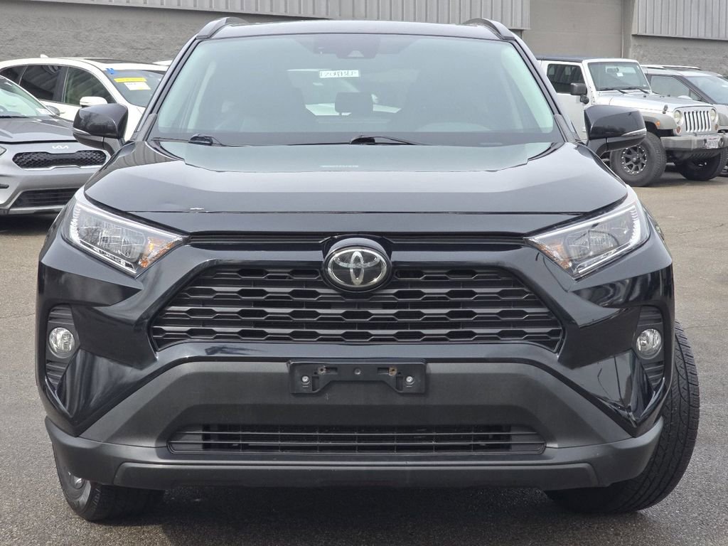 Used 2020 Toyota RAV4 XLE Premium image 10