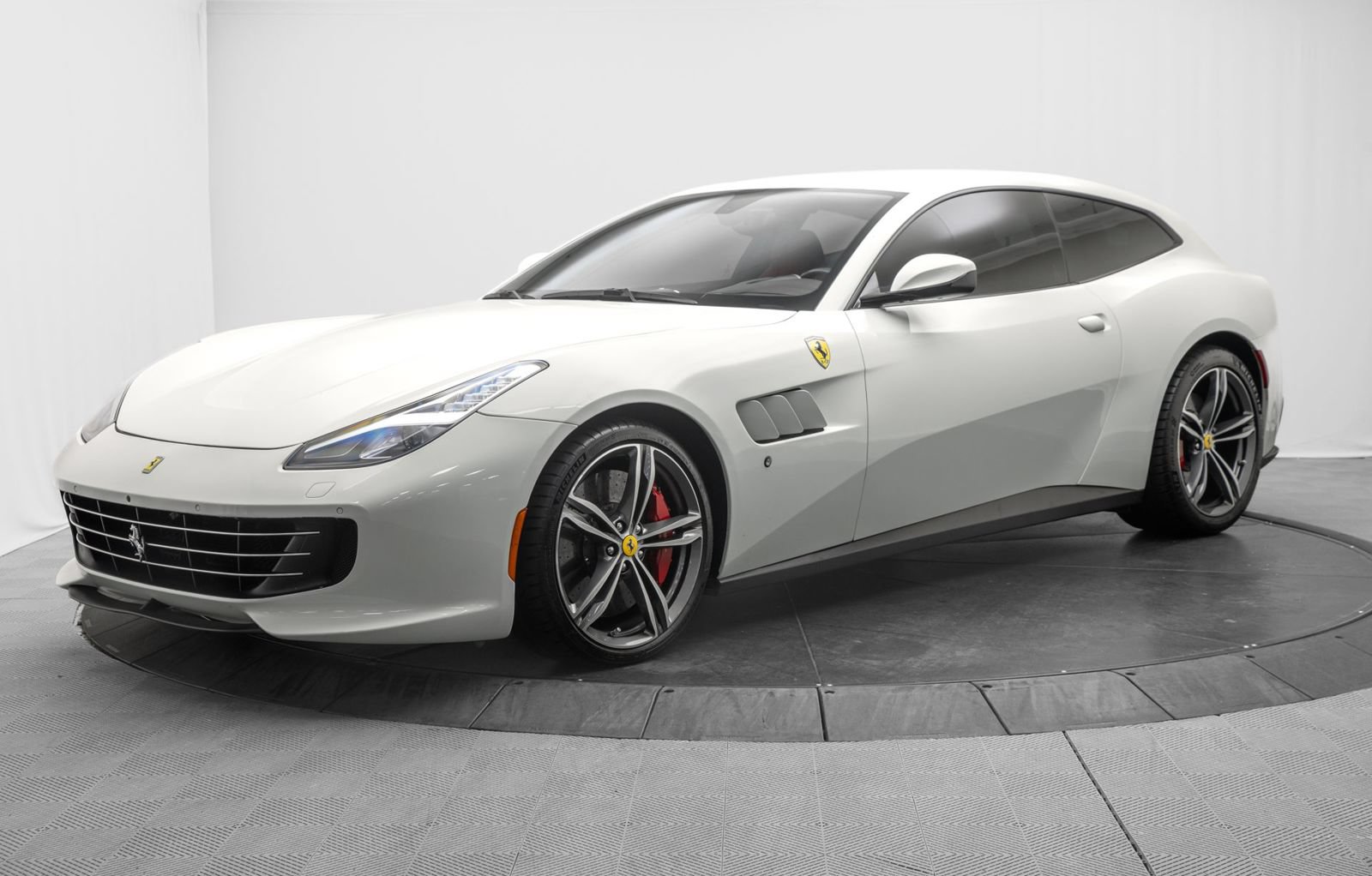 Used 2019 Ferrari GTC4Lusso AWD/4WD image 3